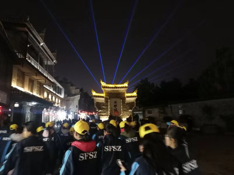 游凤凰古城.jpg